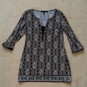 Long tunic patterned top;black house white market